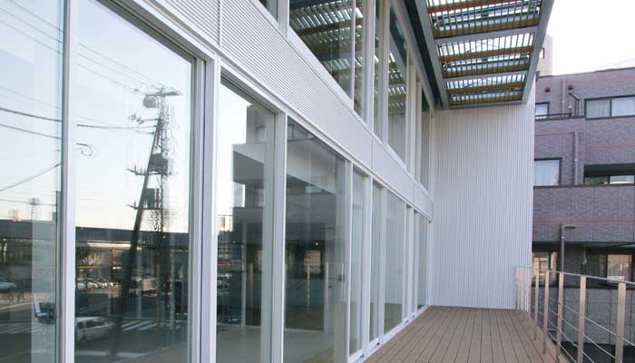 自然光を活かした開放的な空間